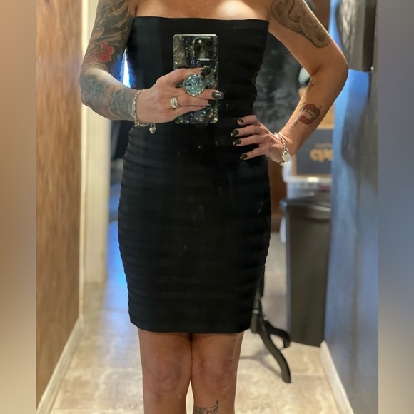 🖤🖤 LIKE NEW- BEBE CLASSY BLACK STRAPLESS DRESS. SZ M🖤🖤 - Picture 7 of 11
